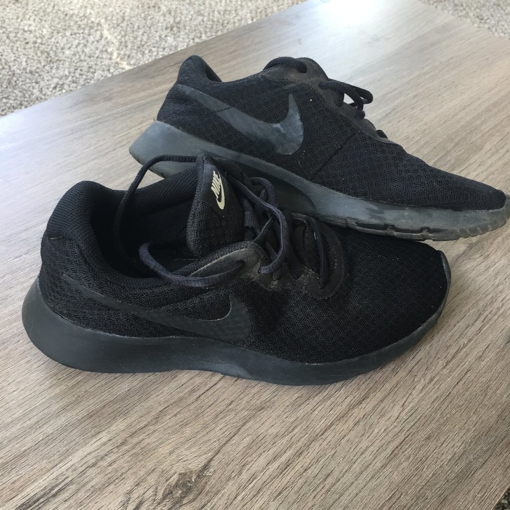 Nike Tanjun Women's Sneakers-Solid Black-Size 8